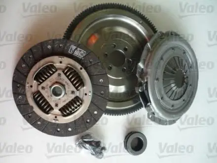 Комплект зчеплення + маховик Valeo 835005