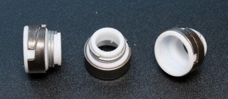 Уплотнительное кольцо, стержень клапана ELRING 763.802 (фото 1)