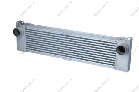 Радиатор интеркулера NRF 30521 (фото 1)