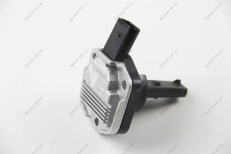 Датчик рівня моторної оливи HELLA 6PR008079041