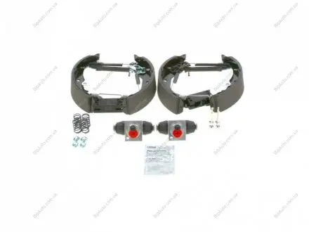 Комплект тормозных колодок BOSCH 0204114630