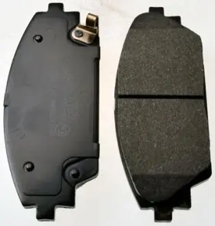 Тормозные колодки дисковые перед. Mazda 3 1.5/2.0/2.2D 09.13- Denckermann B111350