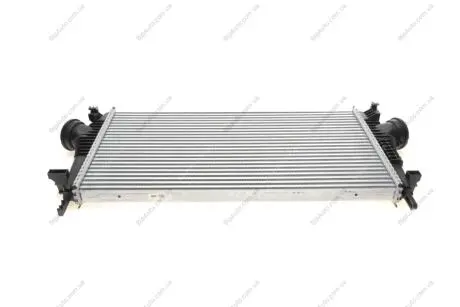 Интеркулер Valeo 818603