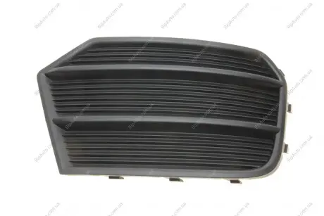 Решетка противотуманной фары правой (черная) Audi Q3 (11-) DPA 88071822302