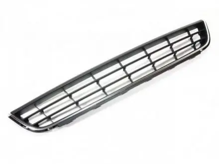 Решетка в бампер Volkswagen Jetta VI 11-14 средняя хром молдинг AVTM 7430 916