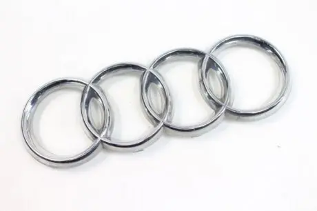 Эмблема решетки радиатора Audi Q7 \'06-15 AVTM 18P01934