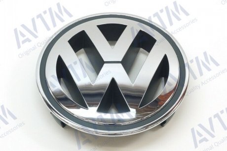 Эмблема решетки радиатора VW Jetta 05-11/Golf 6 07-09/Passat B6 06-11/CC 08-12/Tiguan 08-11 (150мм) AVTM 1800737 (фото 1)