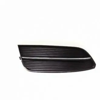 Решетка в бампер Audi A3 12-16 Sportback левая без отв. + хром. молдинг AVTM 181224915