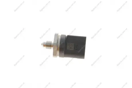 Датчик тиску палива Audi Q5/Q7/VW Touareg 3.6/4.2 FSI 06-18 0 261 545 111 BOSCH 0261545111