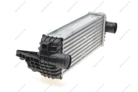 Радіатор інтеркулера Ford Transit 1.8 TDCi/DI 02-13 Valeo 818607