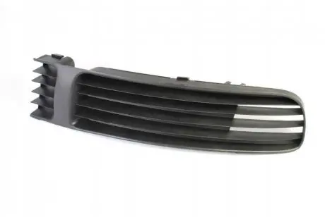 Решітка бампера передн Прав (чорний) VW PASSAT B5 08.96-11.00 BLIC 6502079539996P
