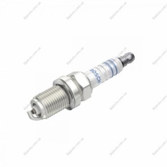 F8DC4 свічка запалювання SUPER 0,8mm SSANG YONG 2,0-3,2: Musso, Korando 96-, Rexton 02- BOSCH 0241229713