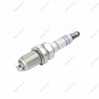 F8DC4 свічка запалювання SUPER 0,8mm SSANG YONG 2,0-3,2: Musso, Korando 96-, Rexton 02- BOSCH 0241229713