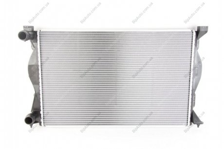 VW Радіатор охолодження Audi A6 2.0TFSI/TDI 04- (677x438x32) NISSENS 60235A (фото 1)