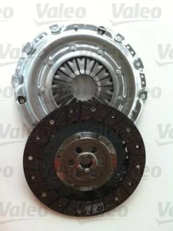 Комплект зчеплення (240мм) VOLVO C30, C70 I, C70 II, S40 II, S60 I, S80 I, S80 II, V50, V70 II, V70 III, XC70 I, XC90 I FORD FOCUS II, KUGA I, MONDEO IV 2.3-2.5ALK 03.97-01.15 Valeo 826797